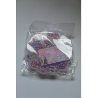 Doosje met diverse kralen.