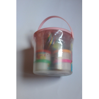 Grote pot met diverse klei